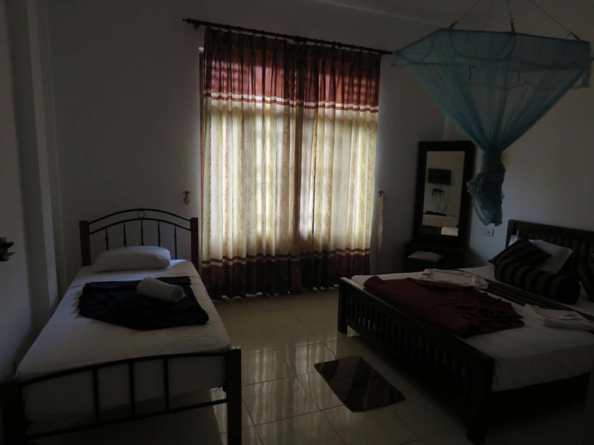 Shadow Inn Ella Εξωτερικό φωτογραφία